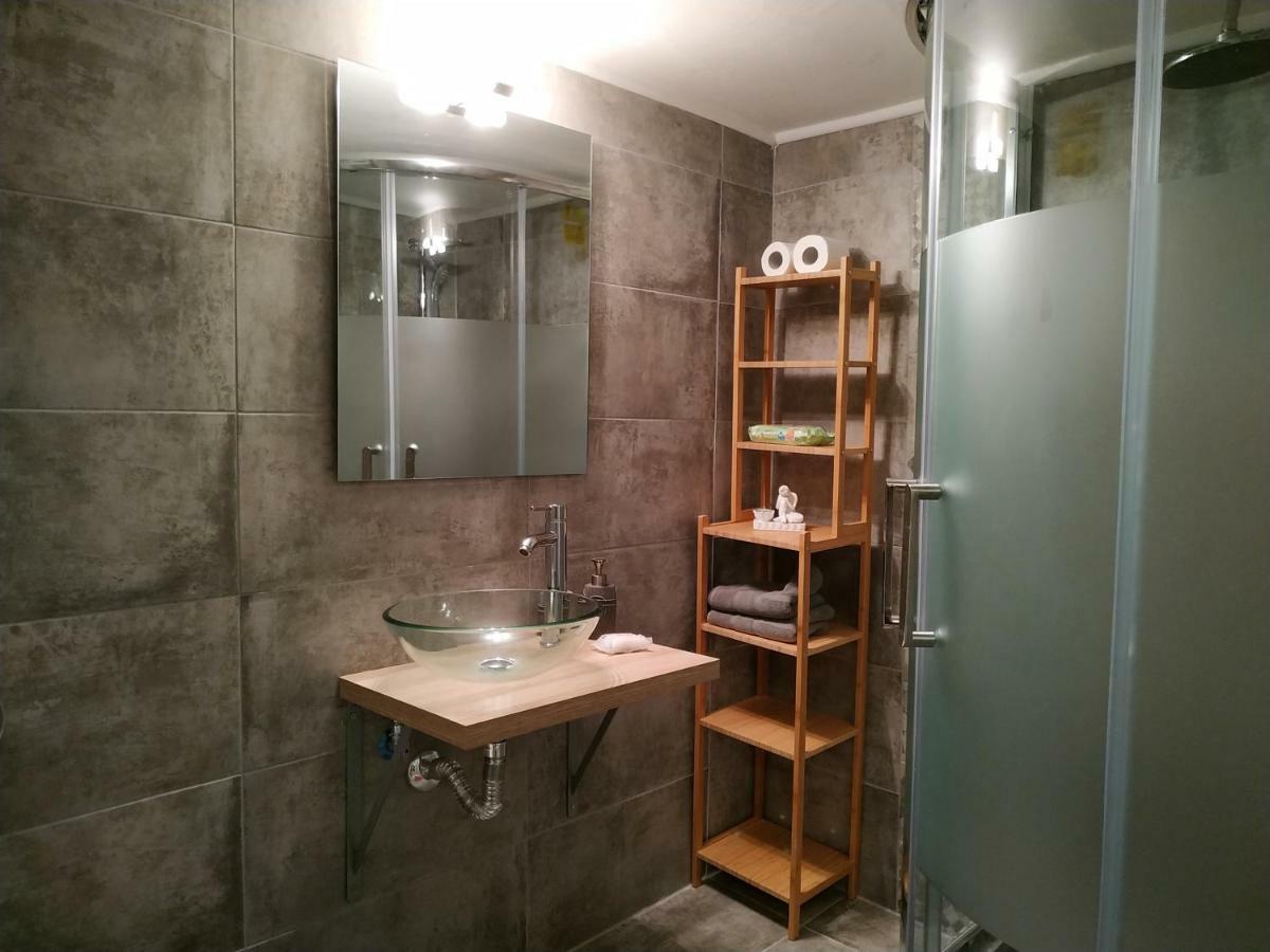 Bright Apartment Steps From The Sea Солун Екстериор снимка