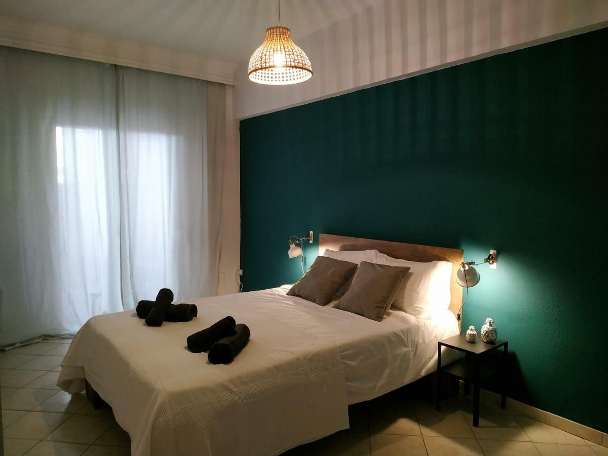 Bright Apartment Steps From The Sea Солун Екстериор снимка